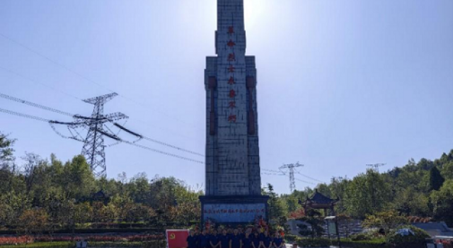 清明祭英烈、共鑄中華魂 -和襄高速第二駐地辦開展我們的節(jié)日--清明節(jié)祭掃烈士陵園活動(dòng)