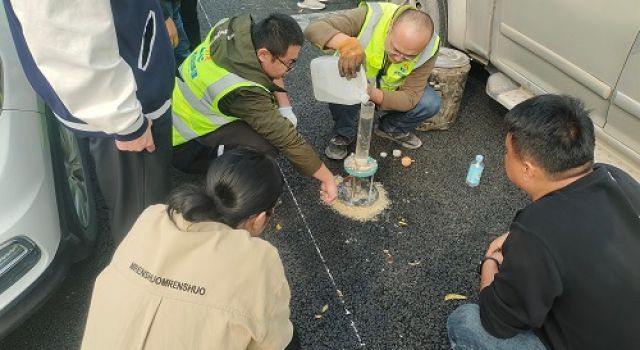 淄博市交通建設(shè)發(fā)展中心對(duì)2023年淄博市普通國省道路面改造及第二批養(yǎng)護(hù)工程進(jìn)行10月份工地檢查